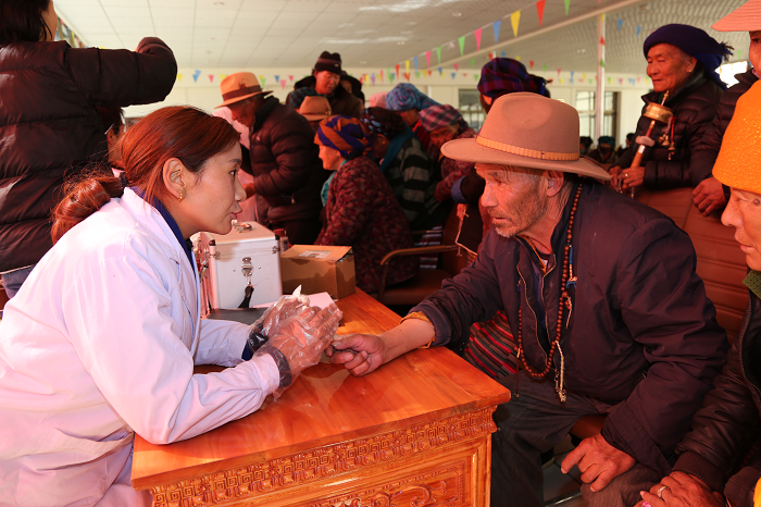 关爱“五保”老人，阜康义诊暖人心