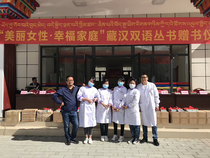 西藏阜康药店联合党支部——巾帼志愿服务分队赴我区首个高海拔异地安置点开展义诊活动