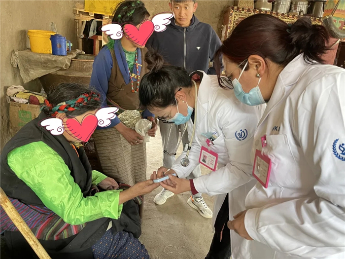 日喀则一老阿妈腿疾不能出门，阜康义诊大夫上门送爱心——2021阜康义诊日志④