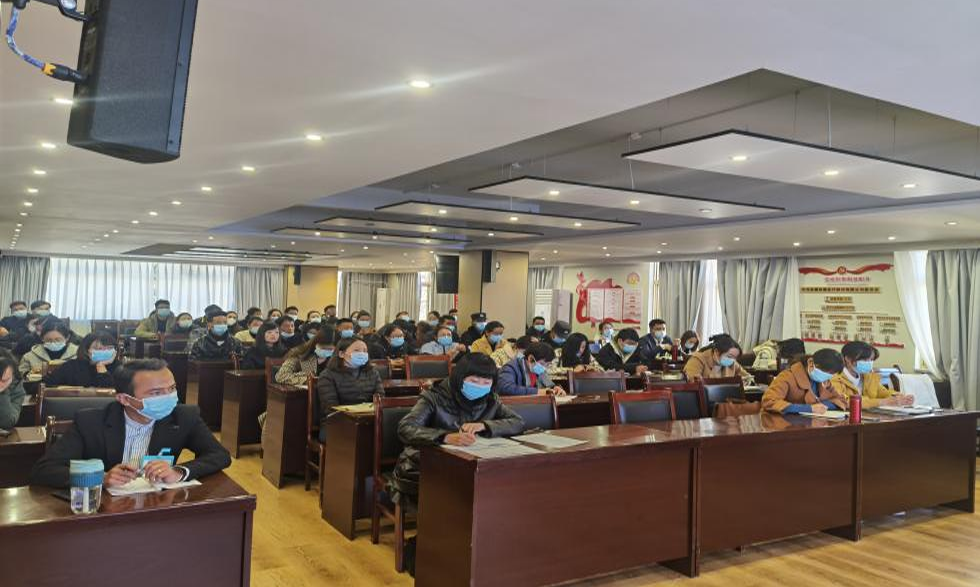 西藏阜康医院进行不同岗位的疫情防控及个人防护用品选择的培训