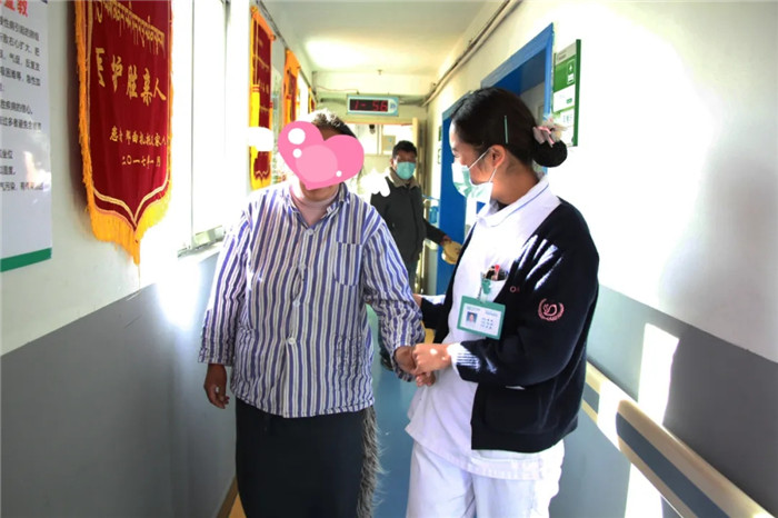 嘉黎县一孕妇昏迷，阜康医院多科联力成功救治“母子”