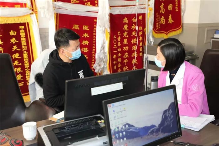 什么才是真正践行“客户需求至上”？——王斌董事长亲切慰问带病坚持工作的王莉莉医师