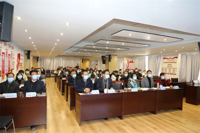 共同价值观的人成就不一样的阜康——王斌董事长为阜康新员工开展专题讲座