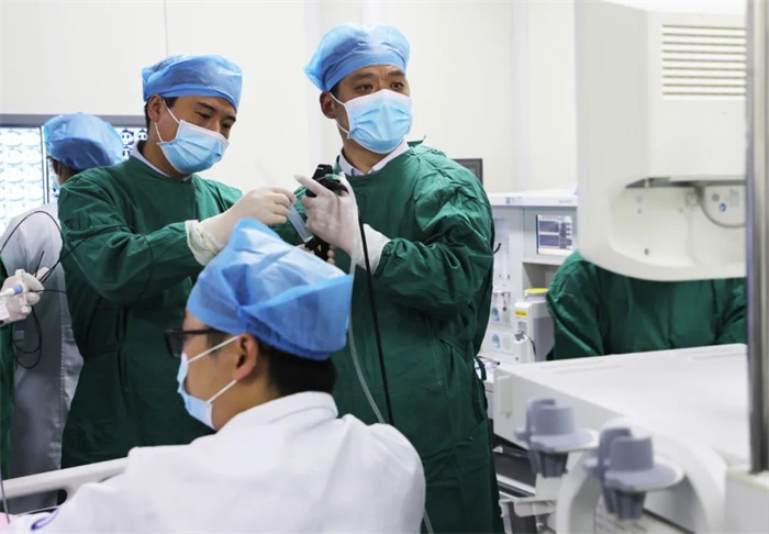 阜康医院呼吸内镜手术，还73岁患者自由呼吸