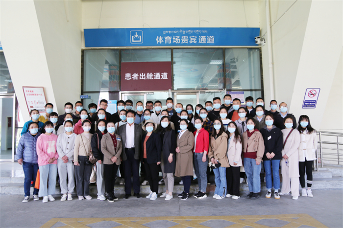 西藏阜康医院医护人员在拉萨市方舱医院接受培训