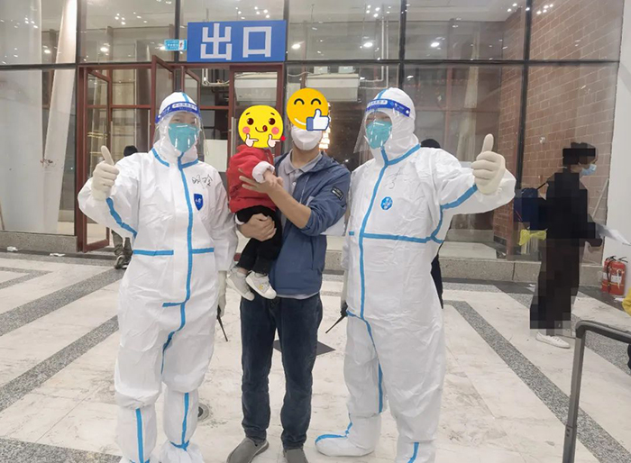 "疫"路天使　最美阜康人——值守方舱的党员铁人，内地亲人的牵挂让她潸然落泪