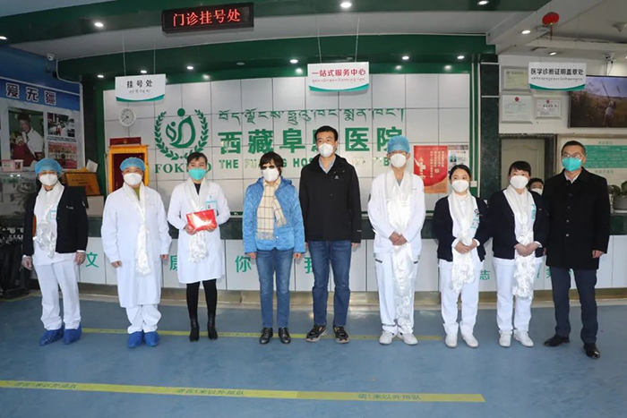 自治区总工会领导亲切慰问我院医护人员