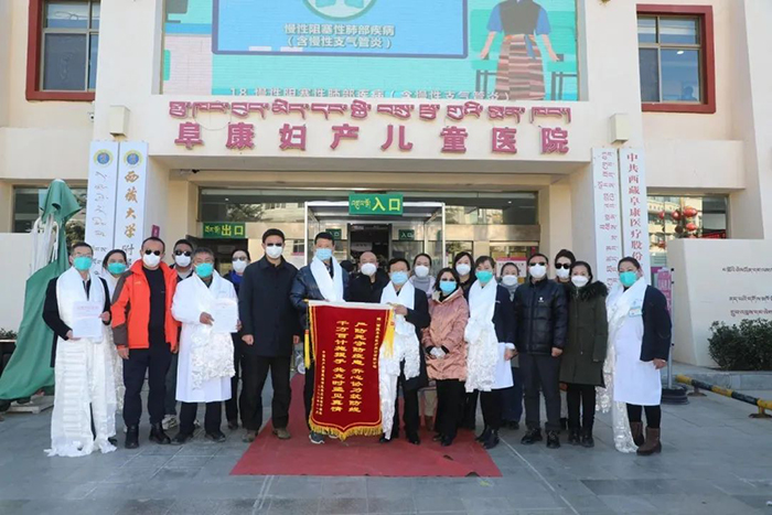 区党委老干部局领导亲切慰问我院抗疫医护人员