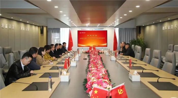 比如县卫健委和县人民医院领导在我院考察交流