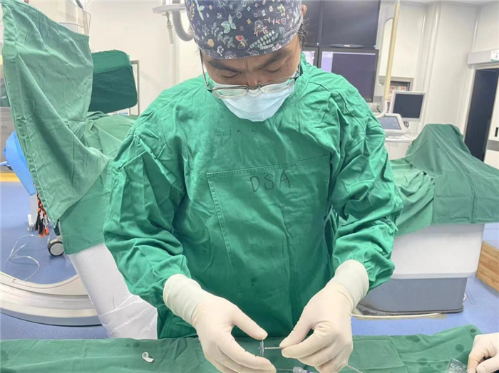 西藏阜康医院成功实施首例卵圆孔未闭介入封堵术