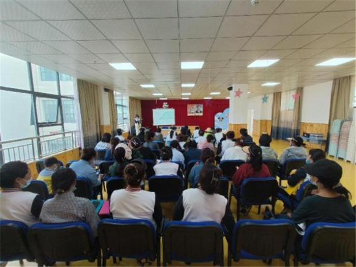 阜康医院开展“巾帼心向党 建功新时代”健康知识讲座