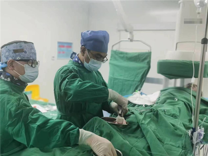 西藏阜康医院成功实施动脉导管未闭介入封堵手术