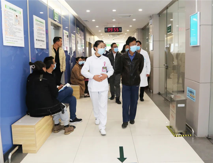 自治区人大常委会洛布副主任委员一行莅临西藏阜康医院调研城乡居民医疗保障政策落实情况