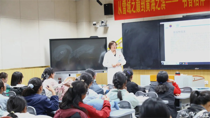 西藏阜康医院段珍华医生为中学生普及青春期健康知识