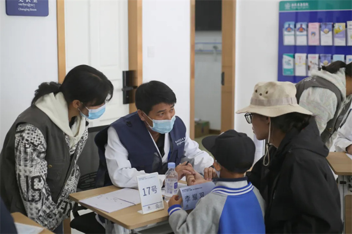 2024年“西藏人人健康”院士专家进藏义诊活动在阜康医院开诊