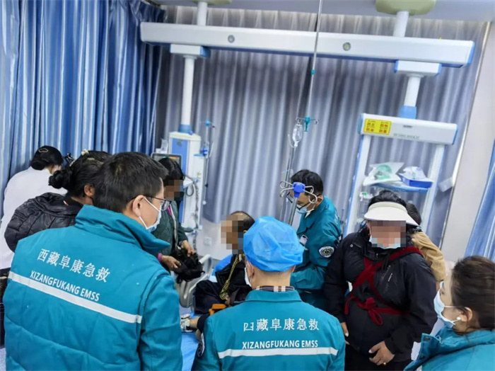 生死竞速，西藏阜康医院急诊科争分夺秒挽救患者生命