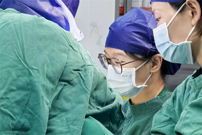 我院成功实施腹腔镜下腹膜代替阴道成形术+始基子宫切除术