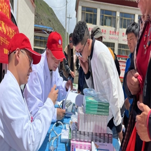党恩照边疆　爱心暖嘉黎——西藏阜康医院与嘉黎县人民医院医联体参与“六下乡”活动