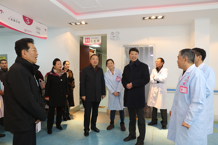 自治区政协副主席阿沛·晋源与区卫计委王云亭主任、市卫计委扎西德吉主任莅临我院检查督导工作