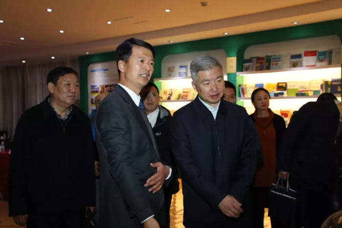 西藏自治区党委副书记、政府常务副主席庄严莅临我院调研指导