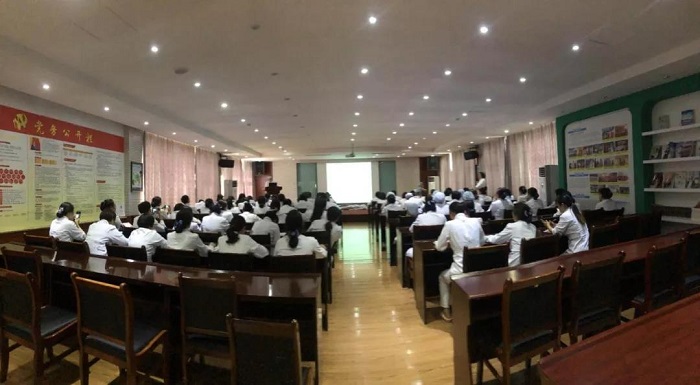 强化护理培训提升综合能力——西藏阜康医院罗布林卡路院区护理部例行培训和实操
