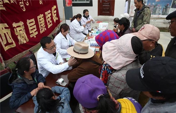 爱心义诊下基层、健康服务暖人心——西藏阜康医院医疗队为牧民群众送医、送药、送健康！