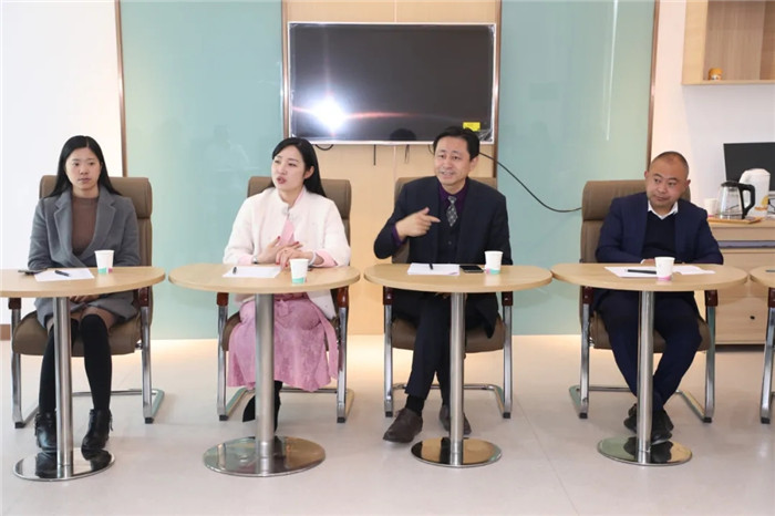 阜康医院产科国际部开启“院长真人秀”,亲自为孕妈就诊把关!