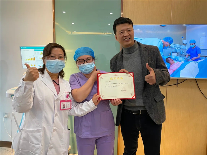 王斌董事长“生娃”体验分娩之疼,获“超级英勇爸爸”称号