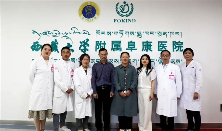 国家和自治区疾控中心专家带领培训班学员在我院见习