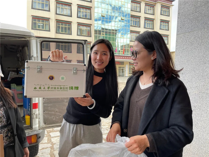 那曲宗教局点赞阜康医院捐赠寺庙之举：“你们投入太多，我们很感动！”——2021阜康义诊日志⑥