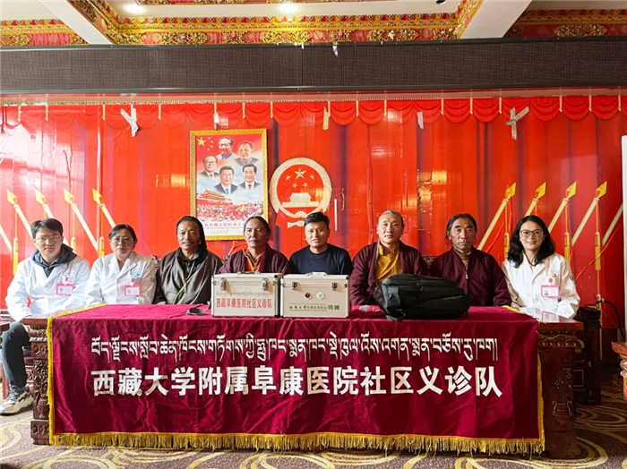 阜康义诊组为他看病，他用手机定格了这温暖瞬间——2021阜康义诊日志⑱